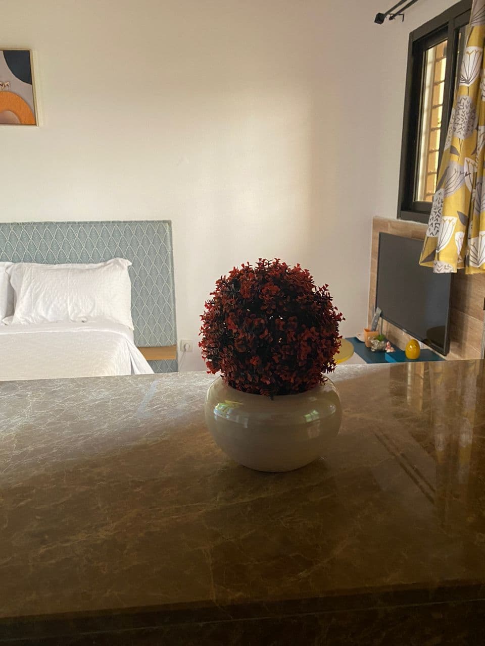 Chambre meublée avec coin salon dans une résidence privée